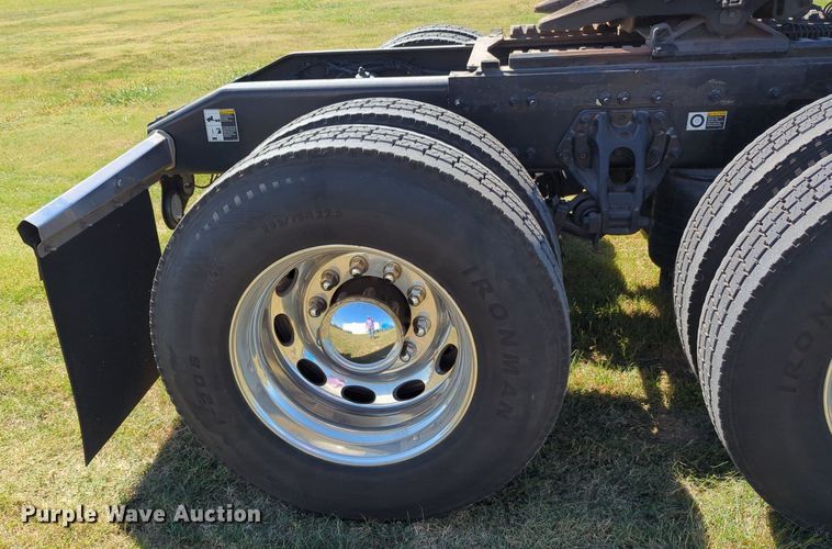 image for item MX9416 2021 Peterbilt 389  semi truck