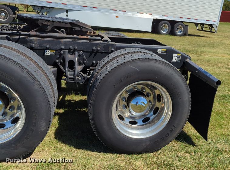 image for item MX9416 2021 Peterbilt 389  semi truck