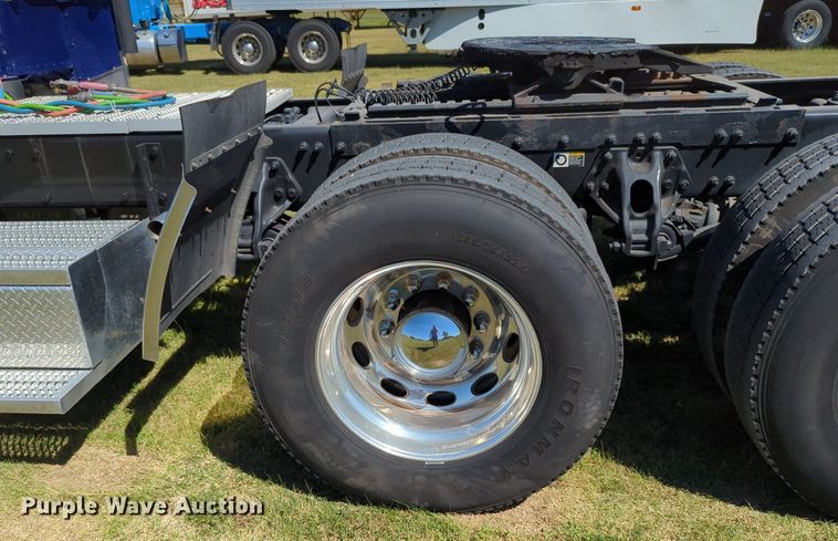 image for item MX9416 2021 Peterbilt 389  semi truck