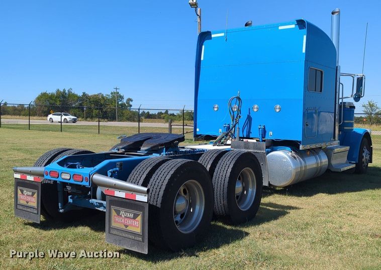 image for item MX9417 2023 Peterbilt 389  semi truck