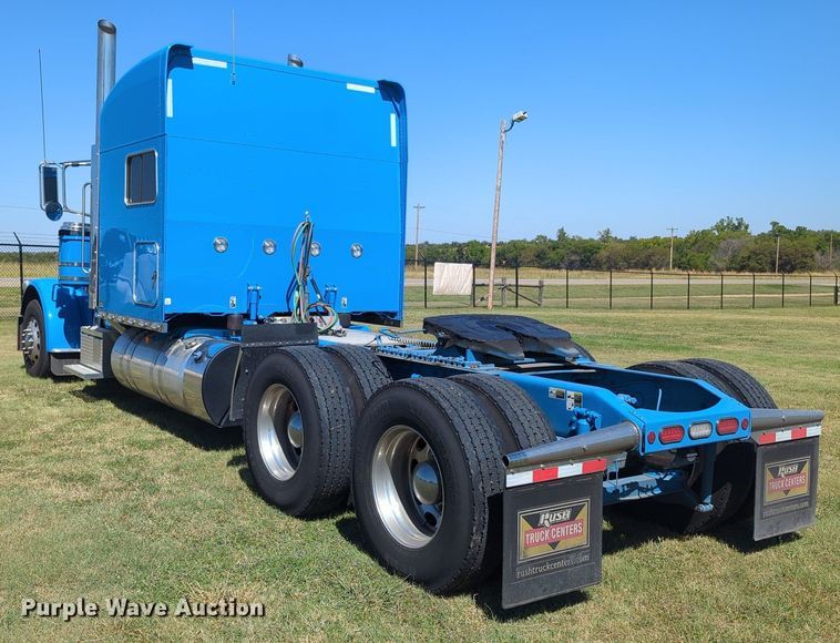 image for item MX9417 2023 Peterbilt 389  semi truck