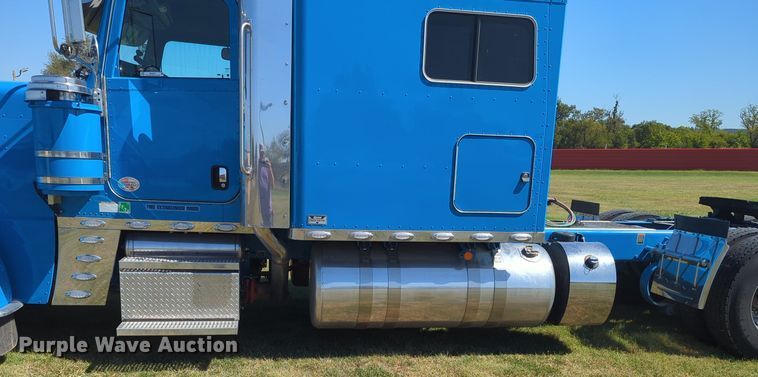 image for item MX9417 2023 Peterbilt 389  semi truck