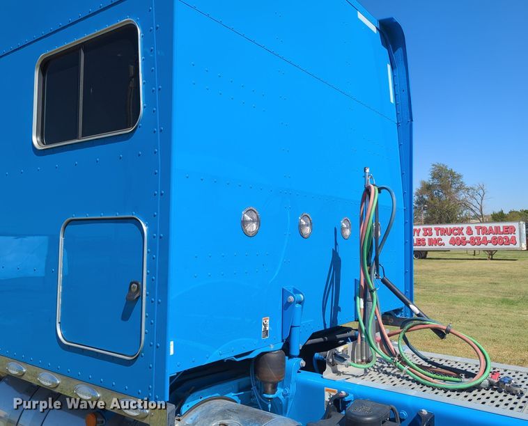 image for item MX9417 2023 Peterbilt 389  semi truck