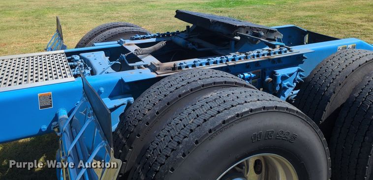 image for item MX9417 2023 Peterbilt 389  semi truck