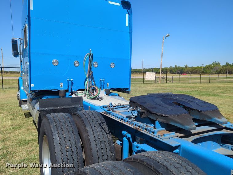 image for item MX9417 2023 Peterbilt 389  semi truck