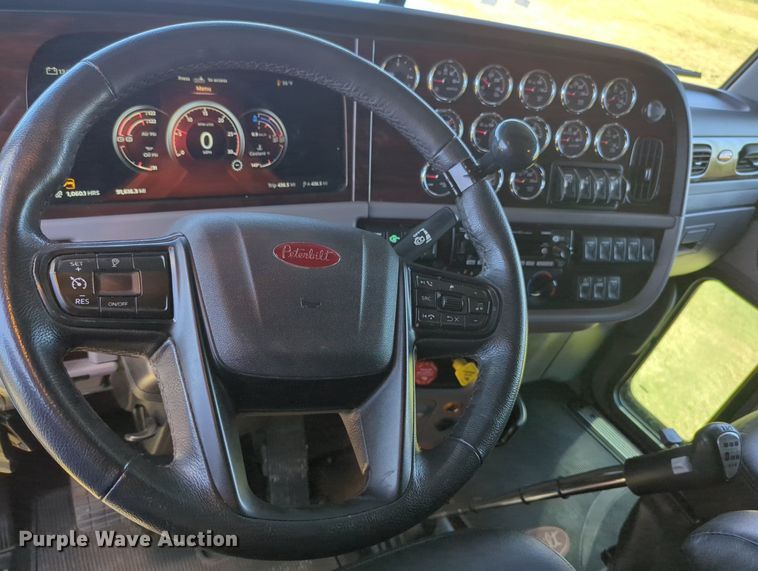 image for item MX9417 2023 Peterbilt 389  semi truck