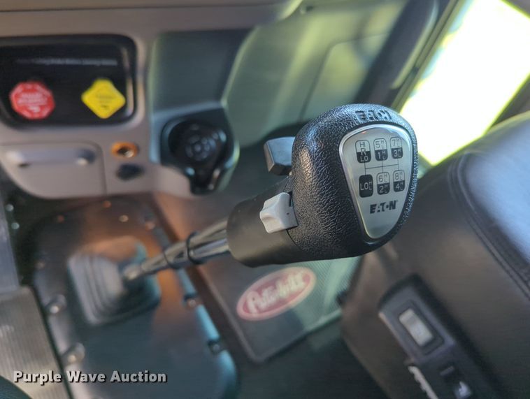 image for item MX9417 2023 Peterbilt 389  semi truck