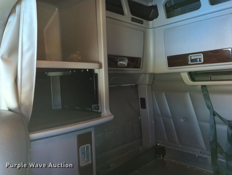 image for item MX9417 2023 Peterbilt 389  semi truck