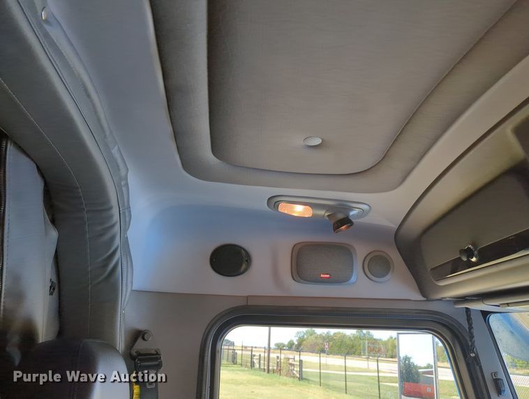 image for item MX9417 2023 Peterbilt 389  semi truck