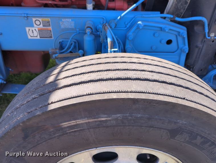 image for item MX9417 2023 Peterbilt 389  semi truck