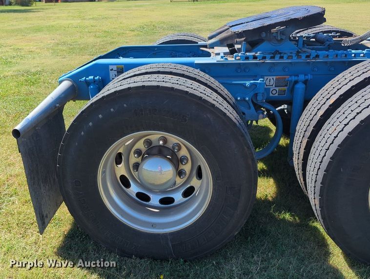 image for item MX9417 2023 Peterbilt 389  semi truck