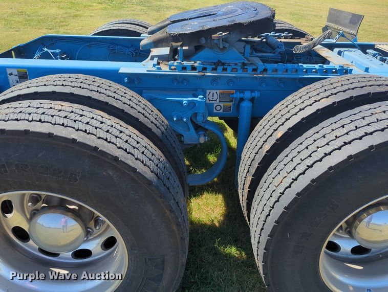 image for item MX9417 2023 Peterbilt 389  semi truck