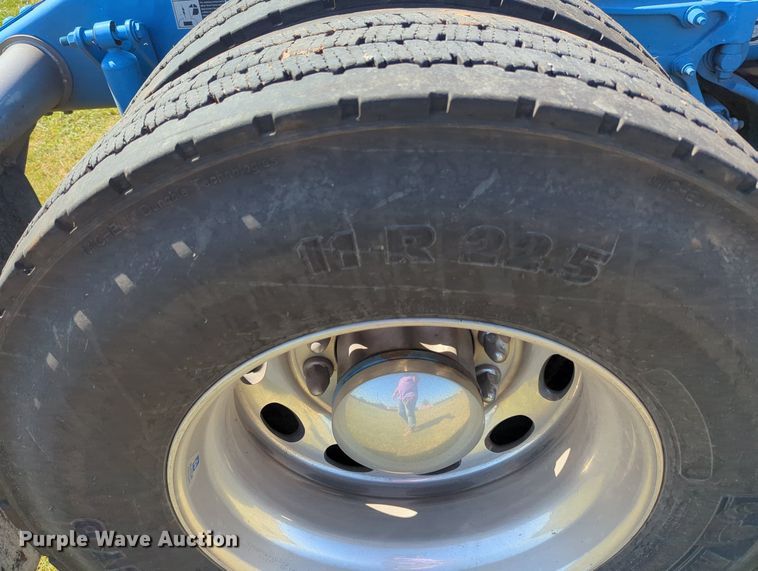 image for item MX9417 2023 Peterbilt 389  semi truck