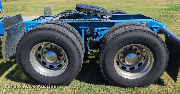 image for item MX9417 2023 Peterbilt 389  semi truck