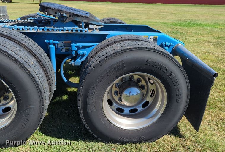 image for item MX9417 2023 Peterbilt 389  semi truck