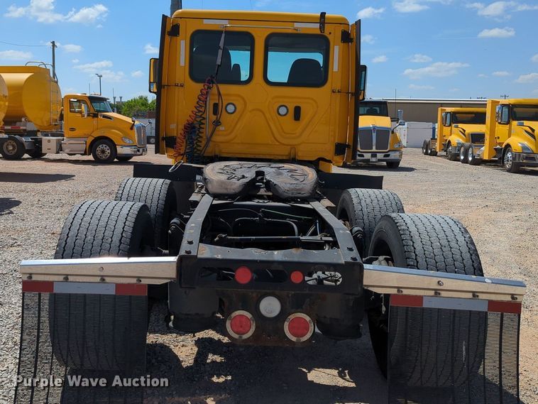 image for item MY9965 2018 Freightliner Cascadia  semi truck