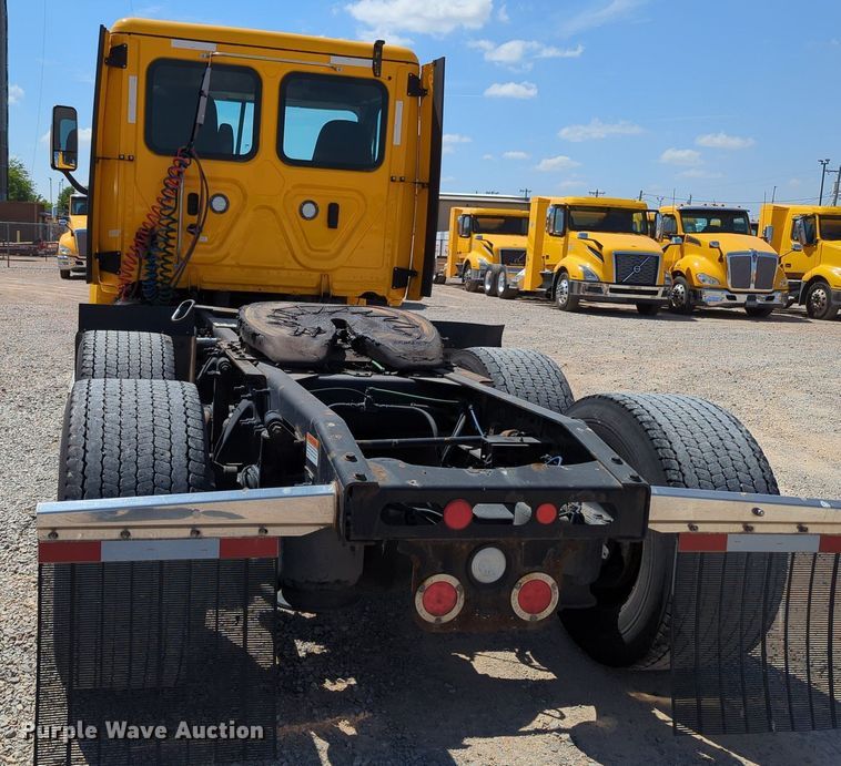 image for item MY9965 2018 Freightliner Cascadia  semi truck