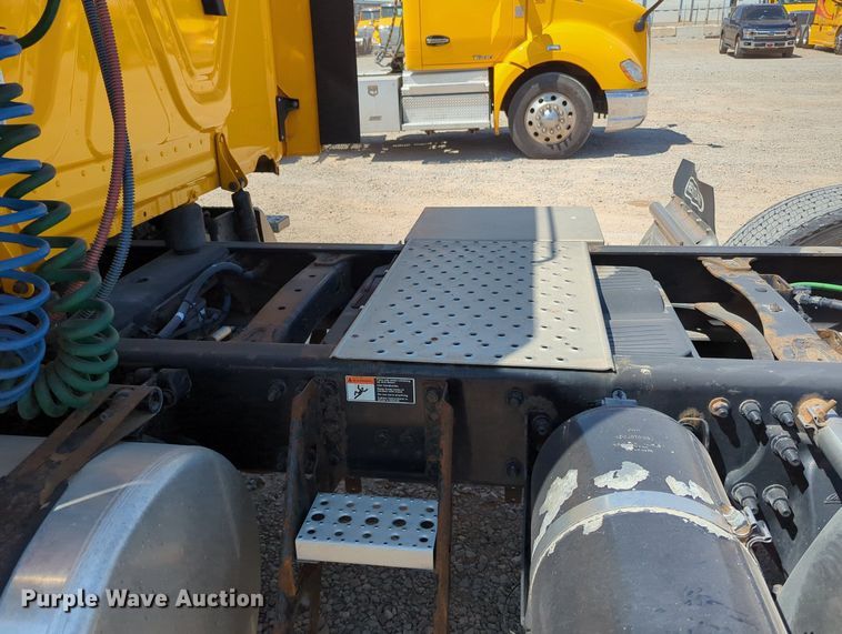 image for item MY9965 2018 Freightliner Cascadia  semi truck