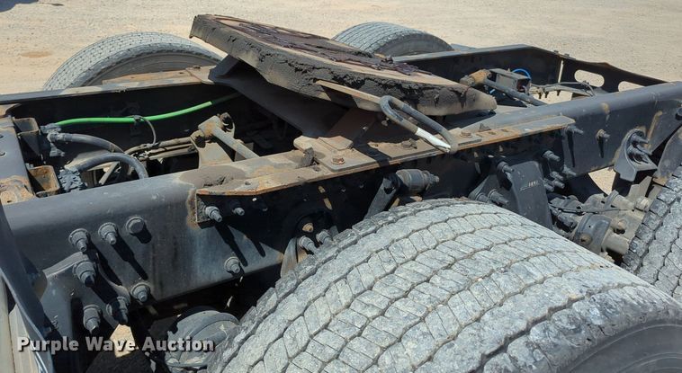 image for item MY9965 2018 Freightliner Cascadia  semi truck