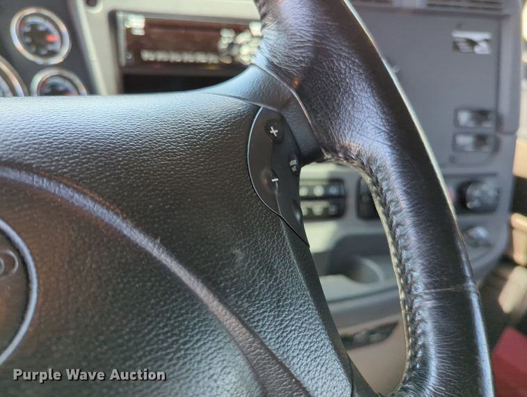 image for item MY9965 2018 Freightliner Cascadia  semi truck