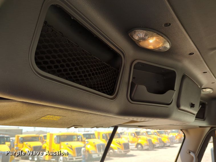 image for item MY9965 2018 Freightliner Cascadia  semi truck