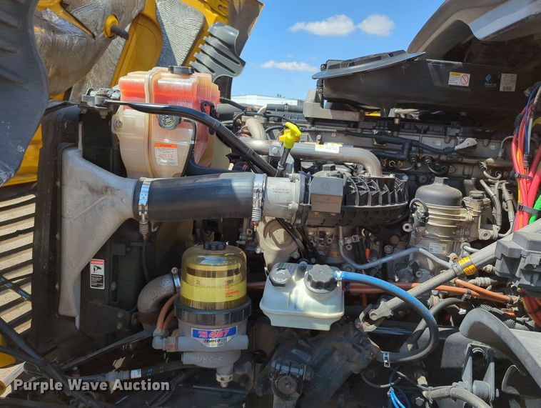 image for item MY9965 2018 Freightliner Cascadia  semi truck