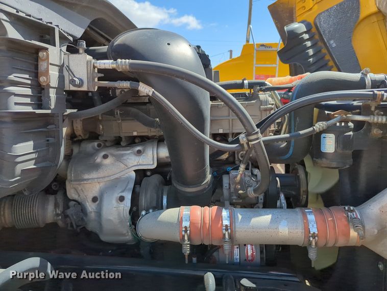 image for item MY9965 2018 Freightliner Cascadia  semi truck