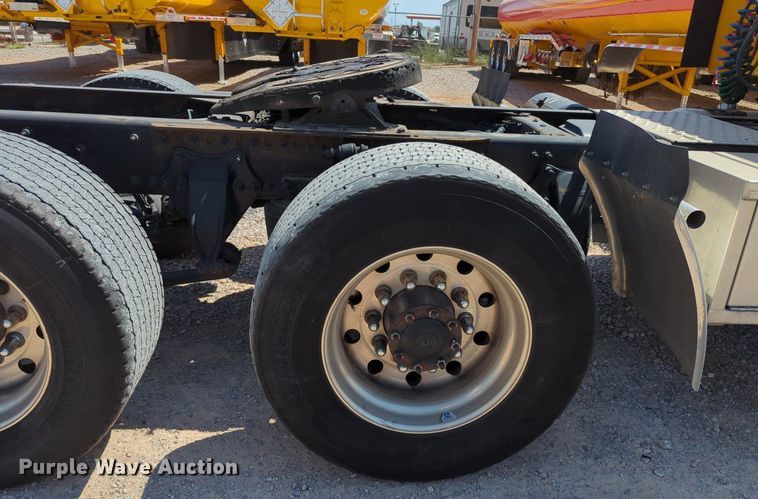 image for item MY9965 2018 Freightliner Cascadia  semi truck