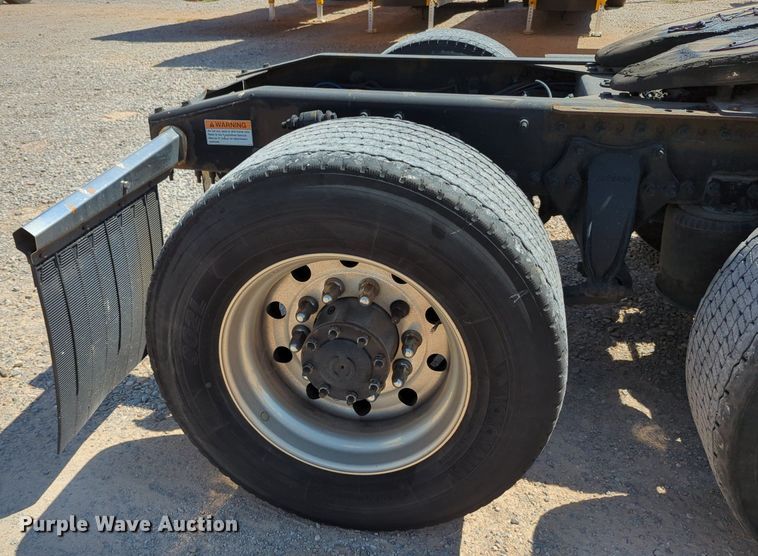 image for item MY9965 2018 Freightliner Cascadia  semi truck