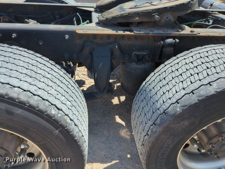 image for item MY9965 2018 Freightliner Cascadia  semi truck