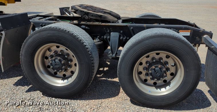 image for item MY9965 2018 Freightliner Cascadia  semi truck