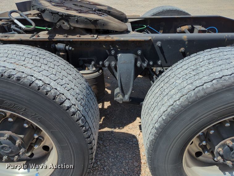 image for item MY9965 2018 Freightliner Cascadia  semi truck