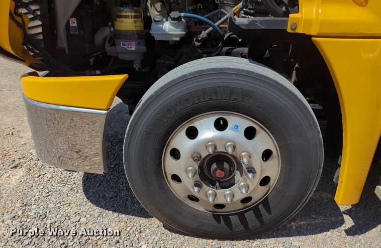 image for item MY9965 2018 Freightliner Cascadia  semi truck