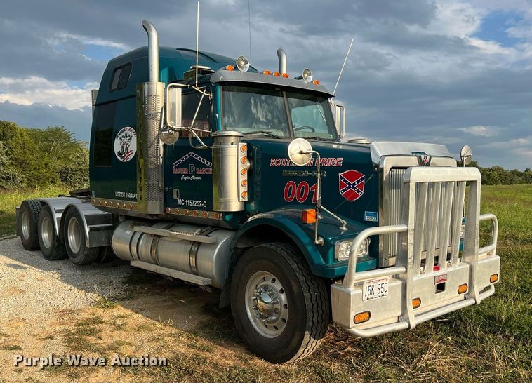 image for item NA9169 2001 Western Star 4964FX  semi truck
