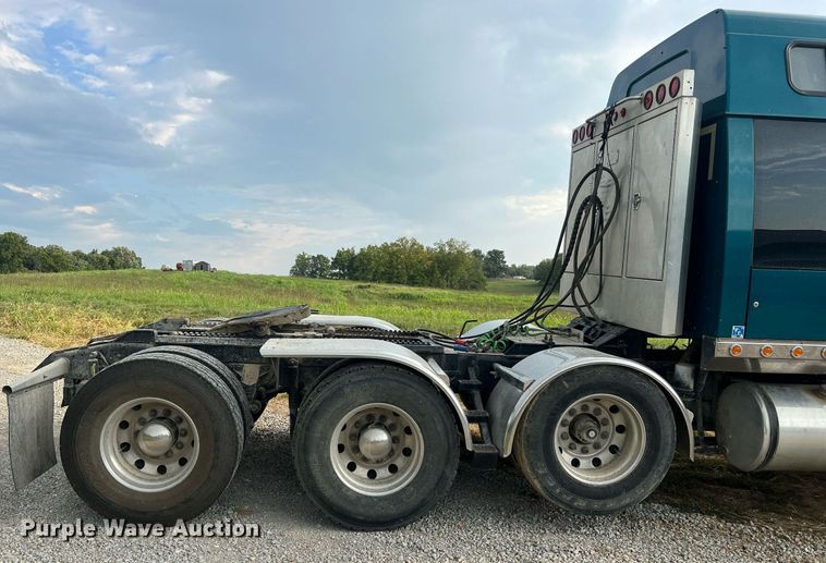 image for item NA9169 2001 Western Star 4964FX  semi truck