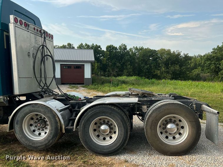 image for item NA9169 2001 Western Star 4964FX  semi truck