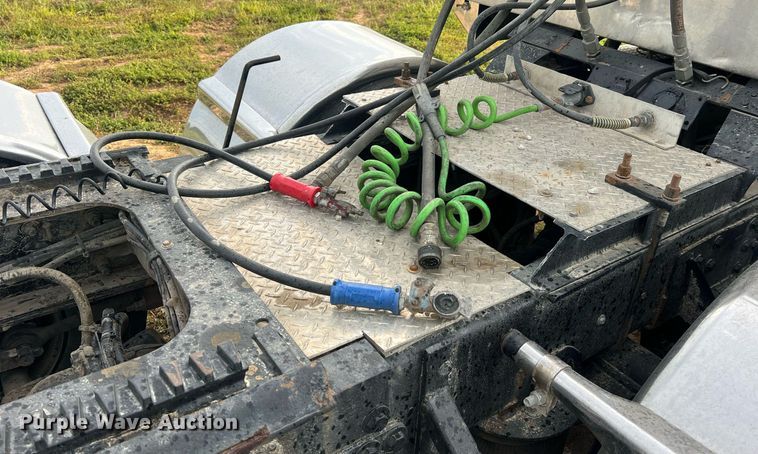 image for item NA9169 2001 Western Star 4964FX  semi truck