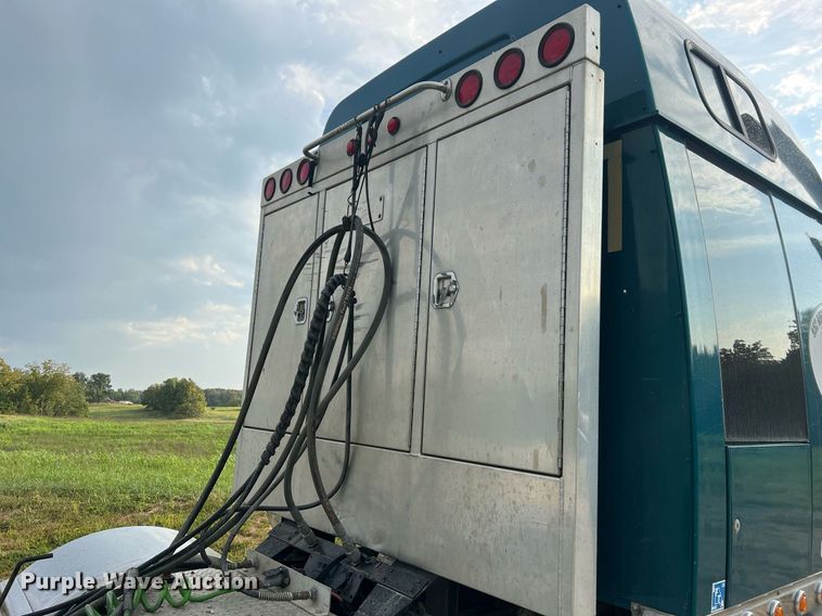 image for item NA9169 2001 Western Star 4964FX  semi truck