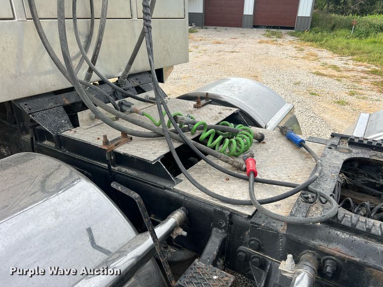 image for item NA9169 2001 Western Star 4964FX  semi truck