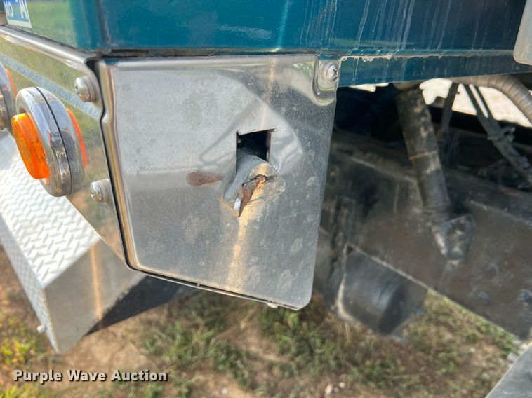 image for item NA9169 2001 Western Star 4964FX  semi truck