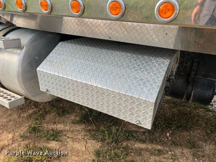 image for item NA9169 2001 Western Star 4964FX  semi truck