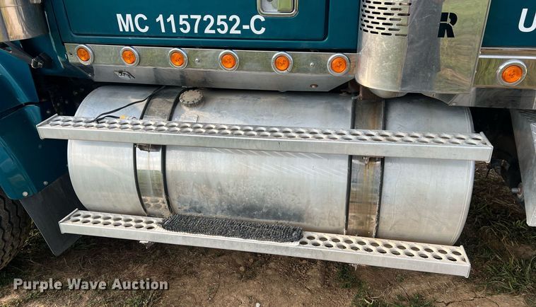 image for item NA9169 2001 Western Star 4964FX  semi truck