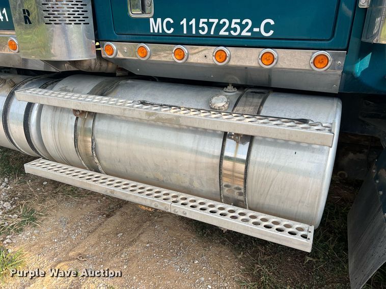 image for item NA9169 2001 Western Star 4964FX  semi truck