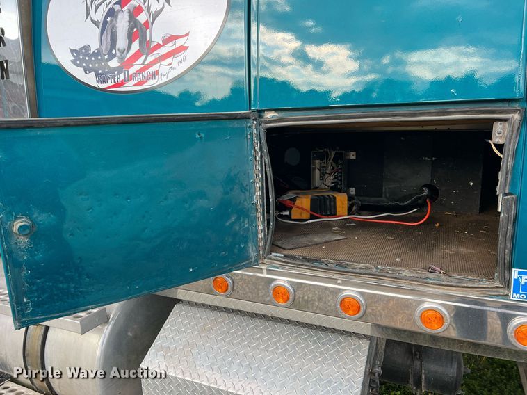 image for item NA9169 2001 Western Star 4964FX  semi truck