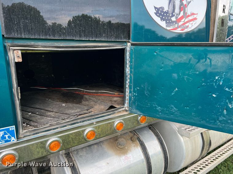 image for item NA9169 2001 Western Star 4964FX  semi truck