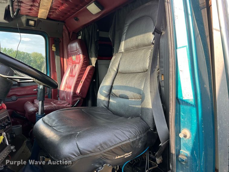 image for item NA9169 2001 Western Star 4964FX  semi truck