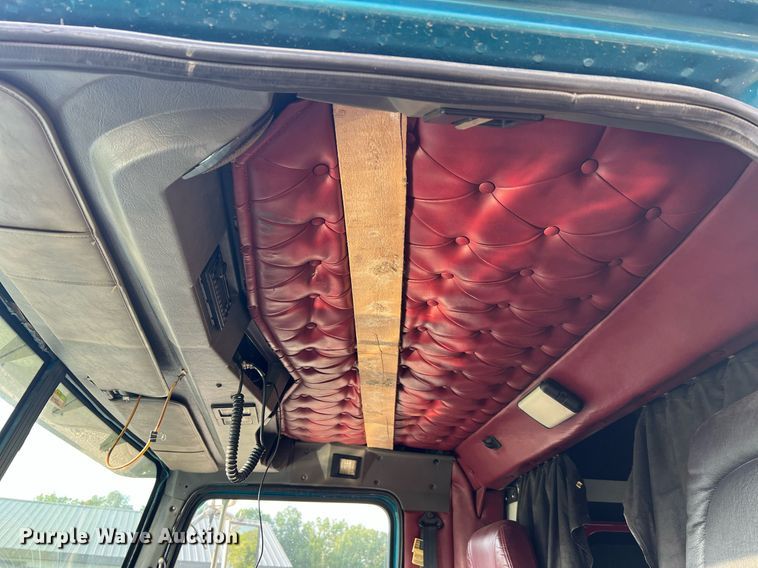 image for item NA9169 2001 Western Star 4964FX  semi truck