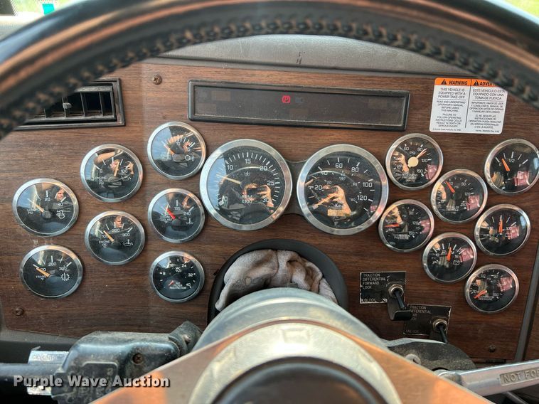 image for item NA9169 2001 Western Star 4964FX  semi truck