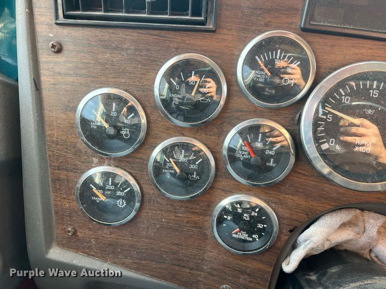 image for item NA9169 2001 Western Star 4964FX  semi truck