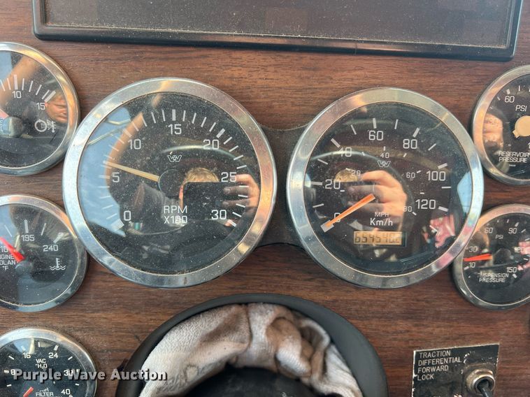 image for item NA9169 2001 Western Star 4964FX  semi truck